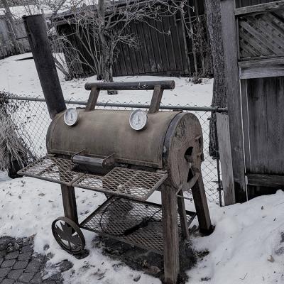 Grill without smoking chamber